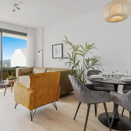 公寓 Vivi Homes - Roli Pool, Terrace, Golf &
